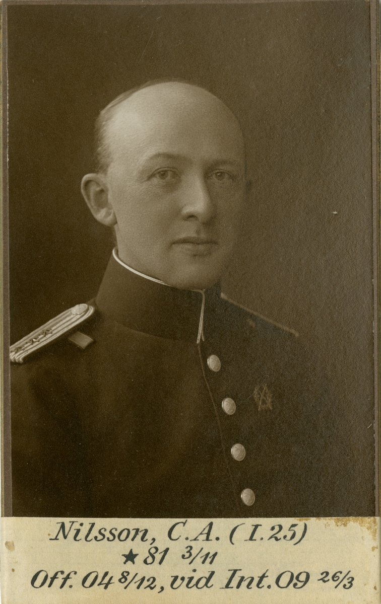 Porträtt av Carl Alfred Nilsson, officer vid Södra skånska infanteriregementet I 25 och Intendenturkåren.