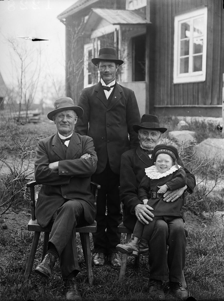 "Fyra generationer hos Fredriksson Gestre", Frösthults socken, Uppland 1919
