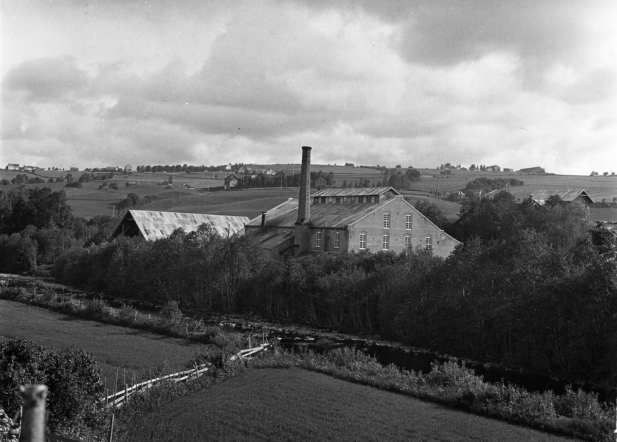 Toten Potetmelfabrikk på Lena, sist på 1920-tallet.