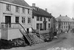 Katalog over bilder av eldre gateparti, bygninger og bygning