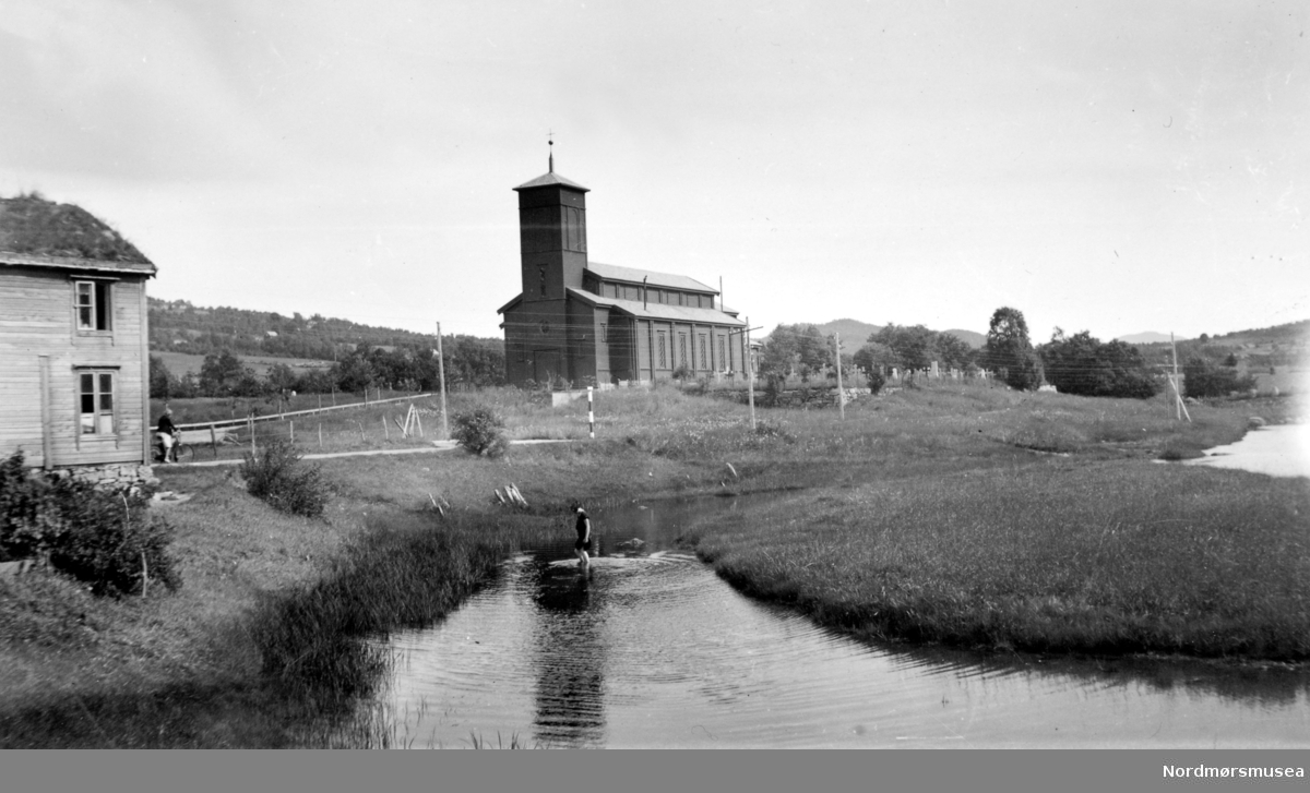 Eidsvåg kirke, Stubø i Nesset (Fra Nordmøre museums fotosamlinger)
