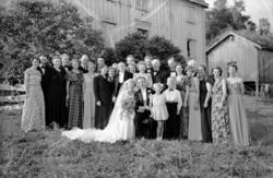 Brudeparet Solveig Nielsen og Johan Arne Tømmervåg. Bryllupe