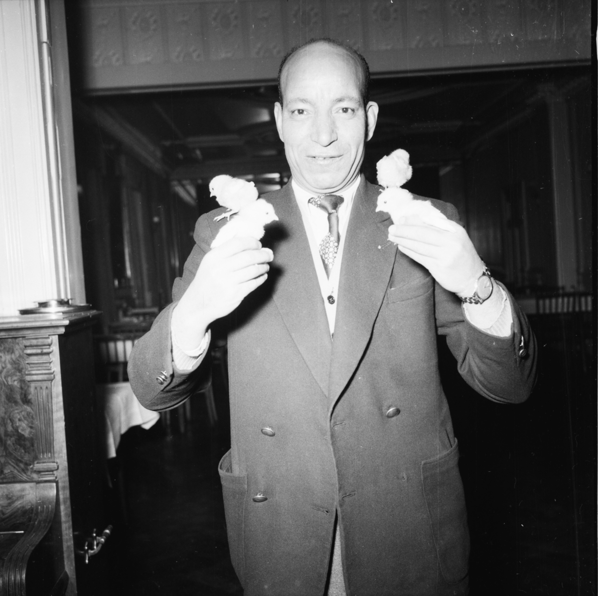 Vardens arkiv. "Forskjellige artister og skuespillere m/Bookén"  08.02.1954