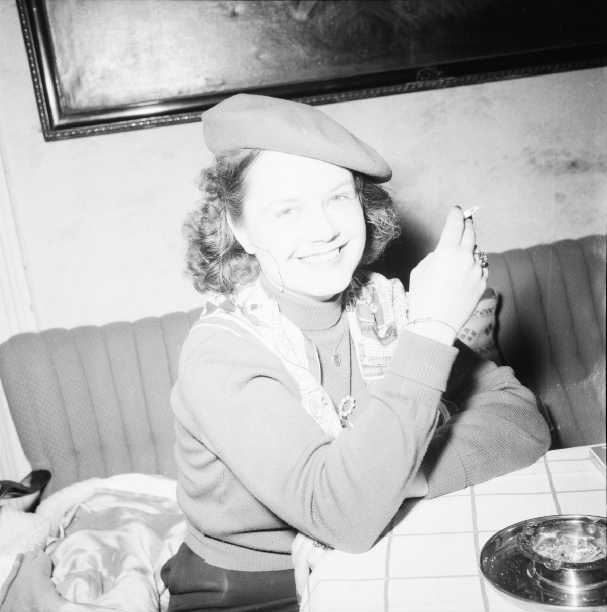 Vardens arkiv. "Forskjellige artister og skuespillere m/Bookén"  08.02.1954