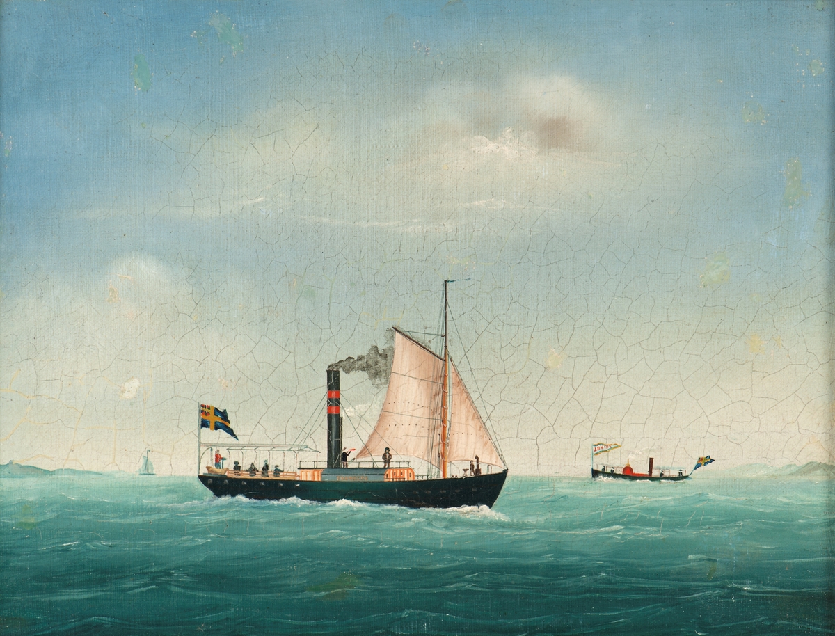 Ångfartyget 'Thunberg”, mörkgrönt skrov och svart skorsten med två röda ringar. Mast med fock och gaffelsegel. Akter ut svensk flagga med unionsmärke.
