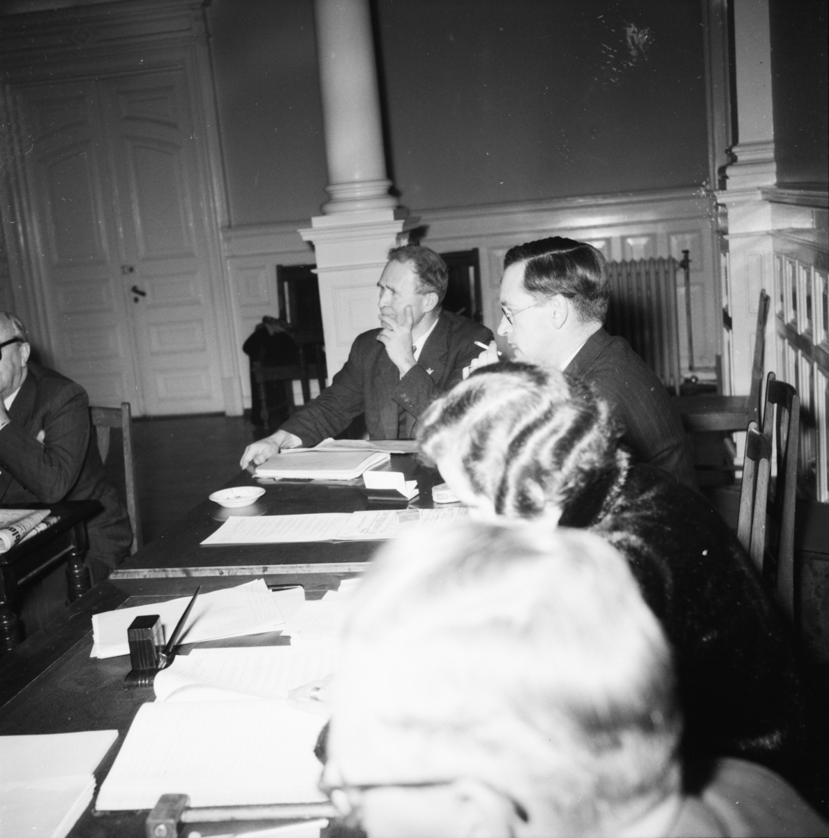 Vardens arkiv. "Skolestyremøte i Porsgrunn. Linge og Opsund grammatikken"  22.01.1954