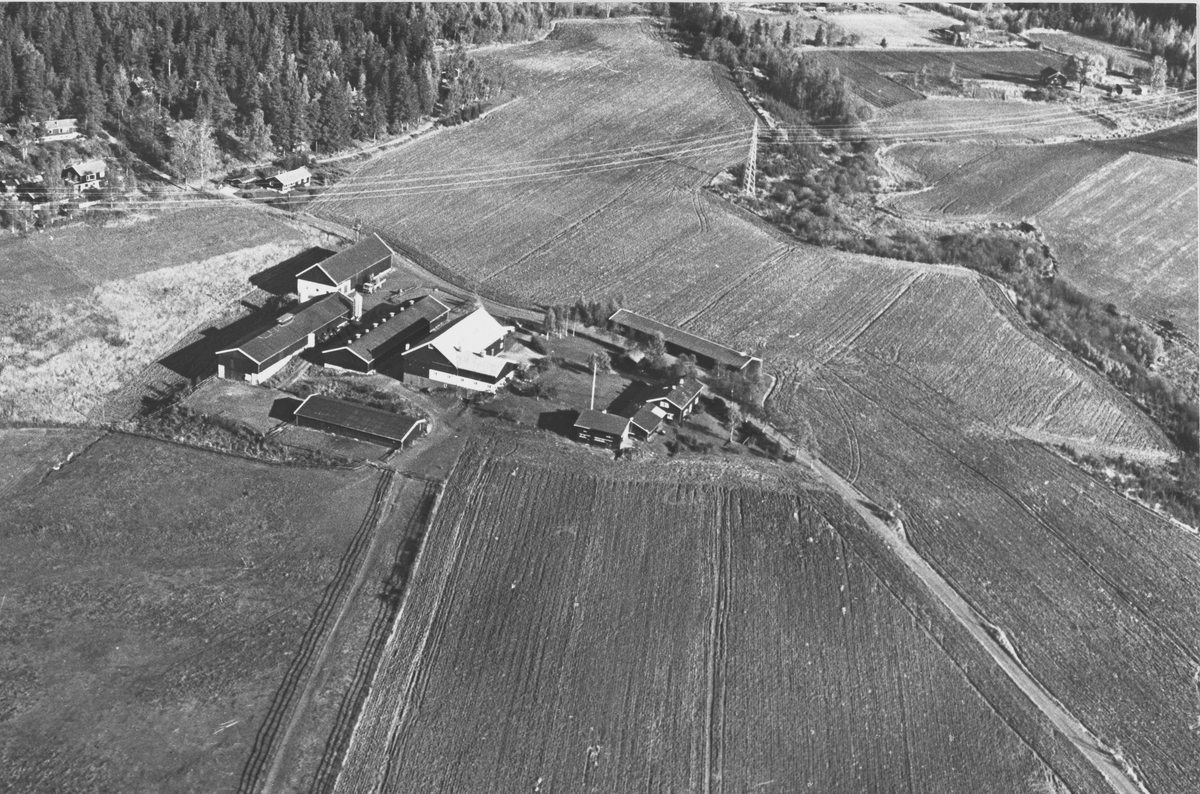 Flyfoto av Lønsvold gård i Nittedal