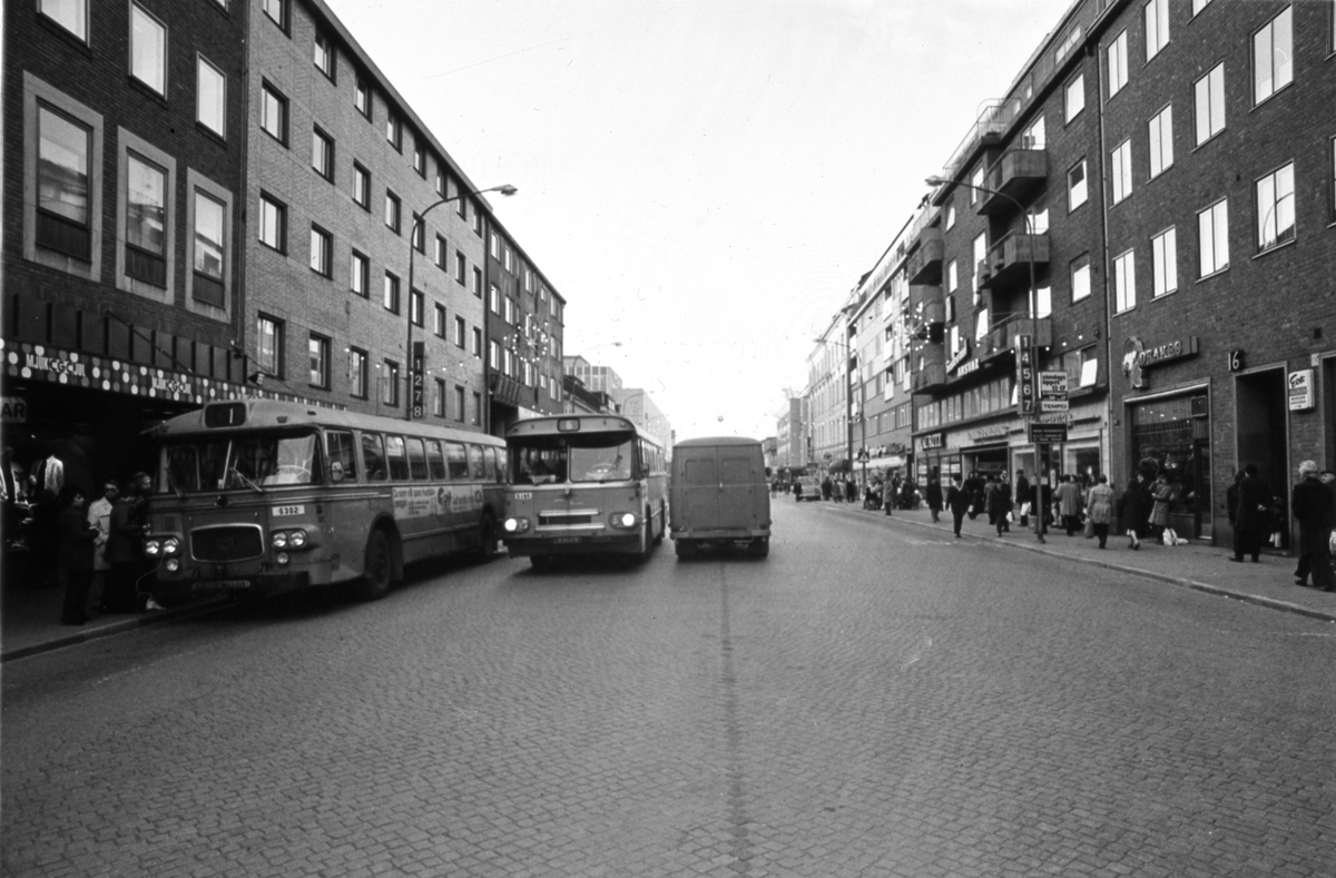 Bussomstigning på Drottninggatan år 1972.
