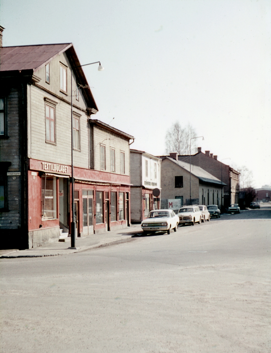 Stinsgatan, tidigare Orrholmsgatan, i sydlig riktning våren 1970.