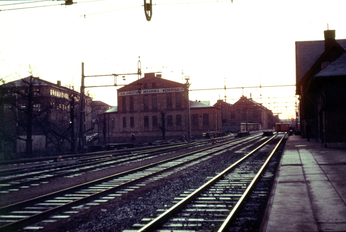 Karlstads Östra station på NKLJ-banan. Den var i bruk 1904-1967 och förevigades på detta foto taget året innan rivningen 1971.