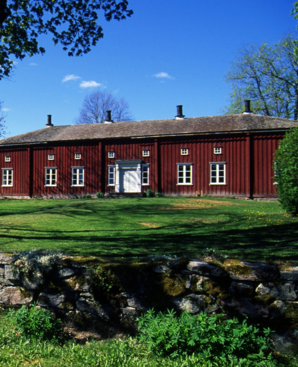 Exteriörbilder från Von Echstedska Gården, Västra Smedbyn, Säffle. Byggdes mellan 1762-1764.