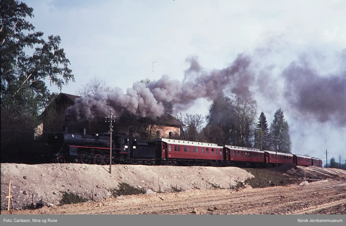 Damplokomotiv type 26c nr. 411 med ekstratog for Svenska Järnvägsklubben