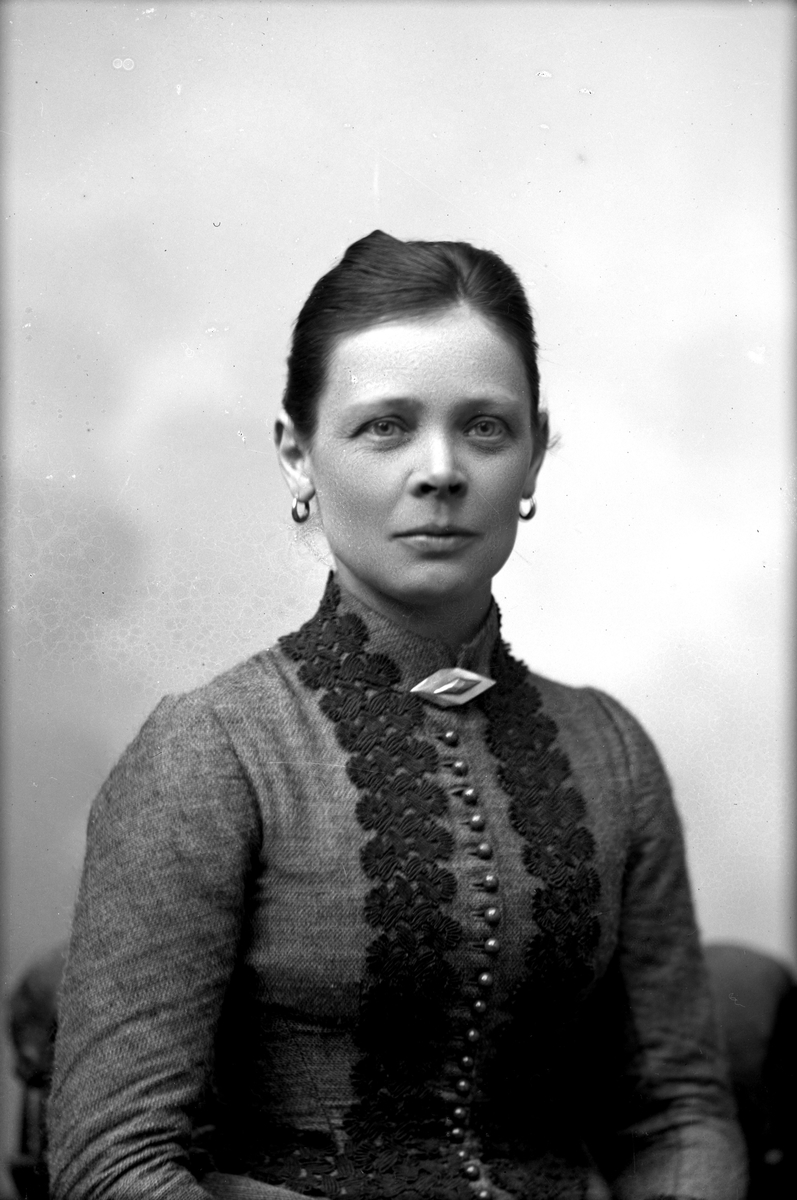 Regina Pettersson, 1890.
Fotograf okänd.