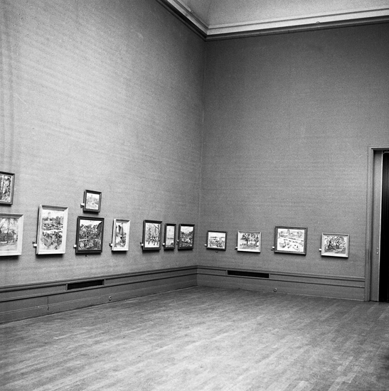 Foto av flera tavlor på utställning på Smålands museum. 
Ingegerd Beskows (1887-1978) utställning. 
Ingegerd B. var gift med dåv. landshövding August Beskow.
