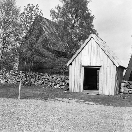 Granhults kyrka. 1972. Ombyggnad av stiglucka.