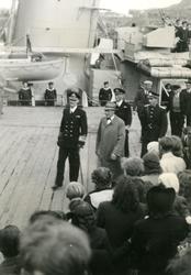 Gjenreisning. Besøk av Kong Haakon VII i Honningsvåg. Kongen