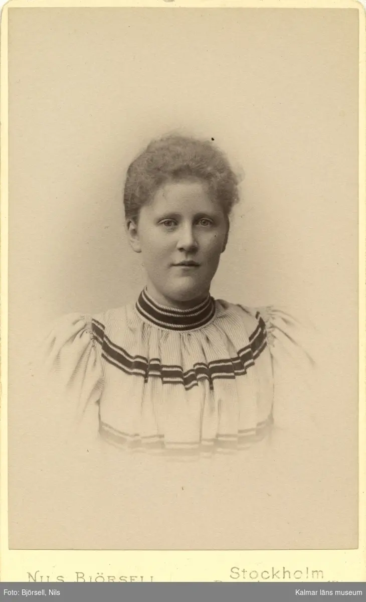 Elin Rosberg, elev i Rostad-skolan omkring 1868-1870. Skolkamrater till Maria Jeansson, född 1854.