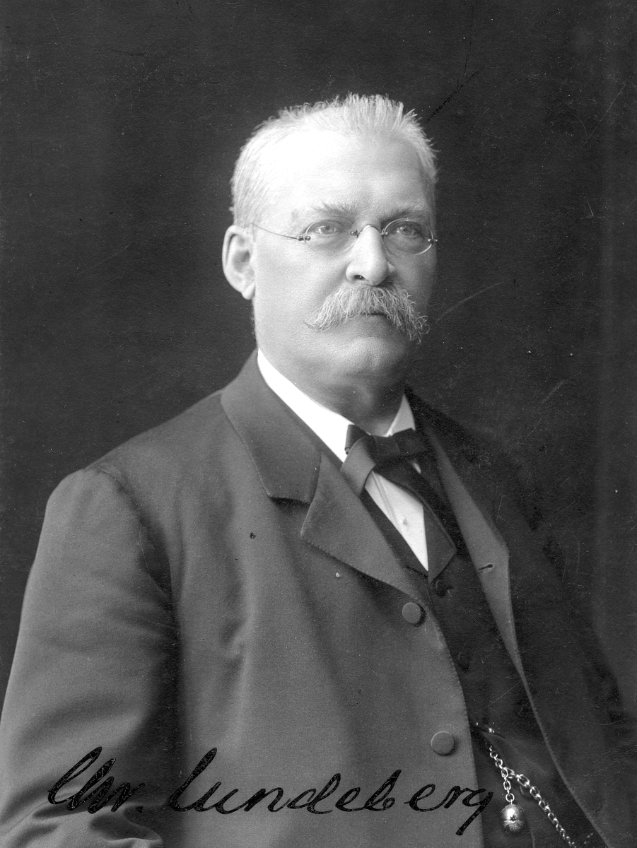 Brukspatron Christian Lundeberg, Forsbacka.           
Född 14 juli 1842, död 10 november 1911
