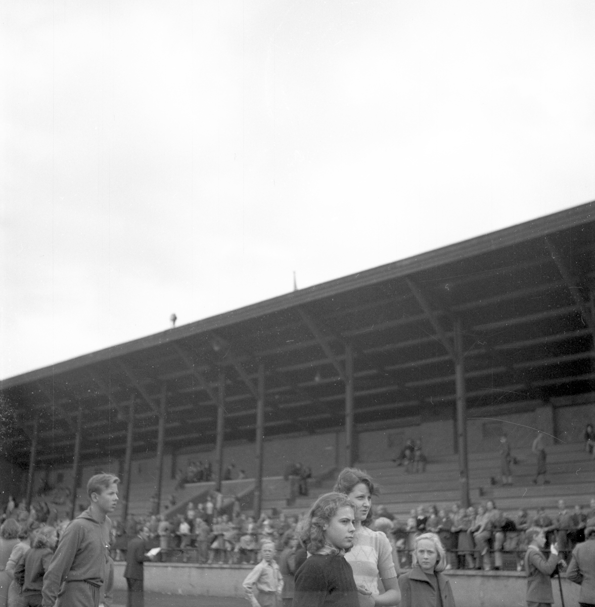 Skolungdomens idrottstävlingar på Strömvallen. 21 september 1949.
