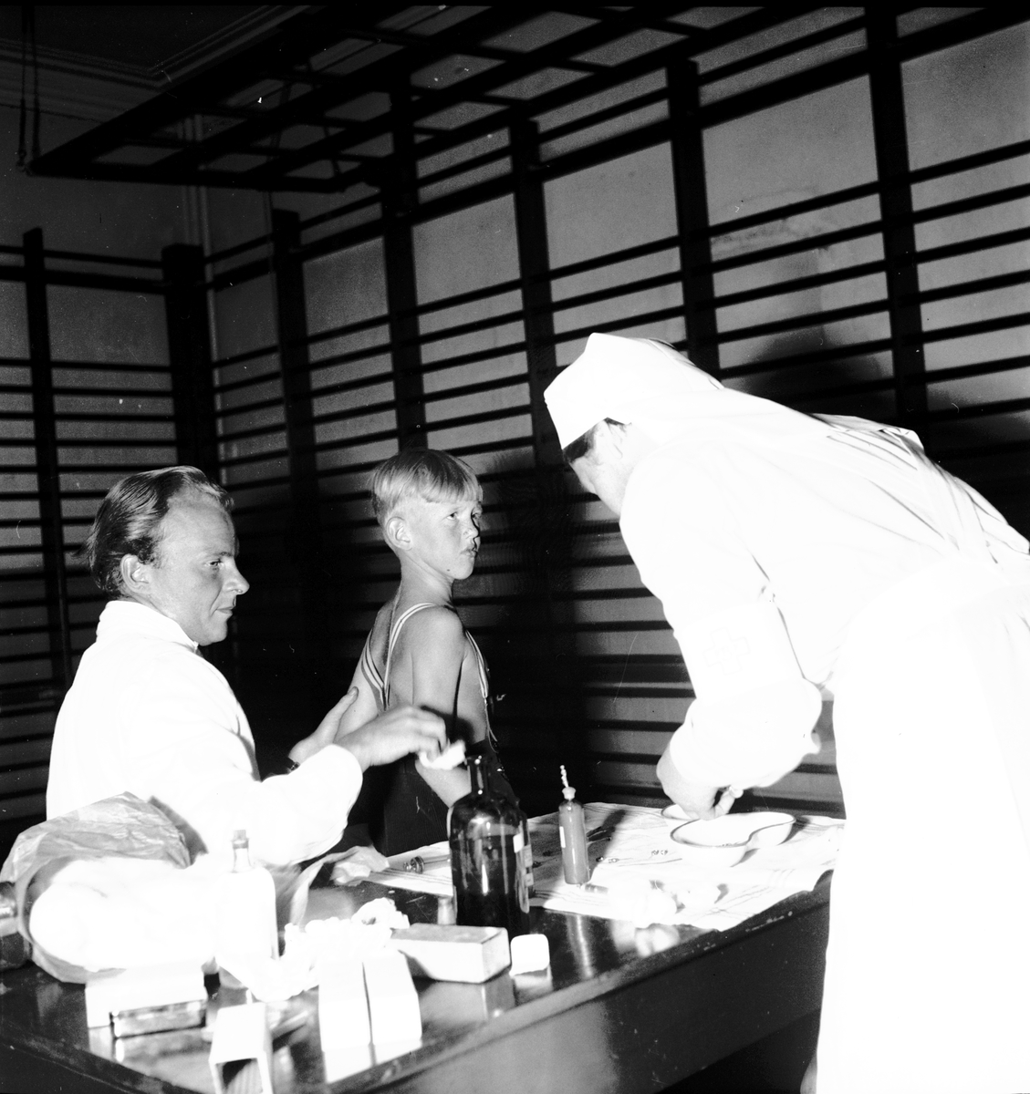 Vaccination vid Norra Skolan. Den 2 September 1944. Reportage för Arbetarbladet