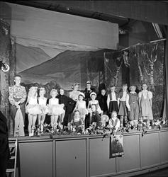 Barn på scenen i Rjukanhuset