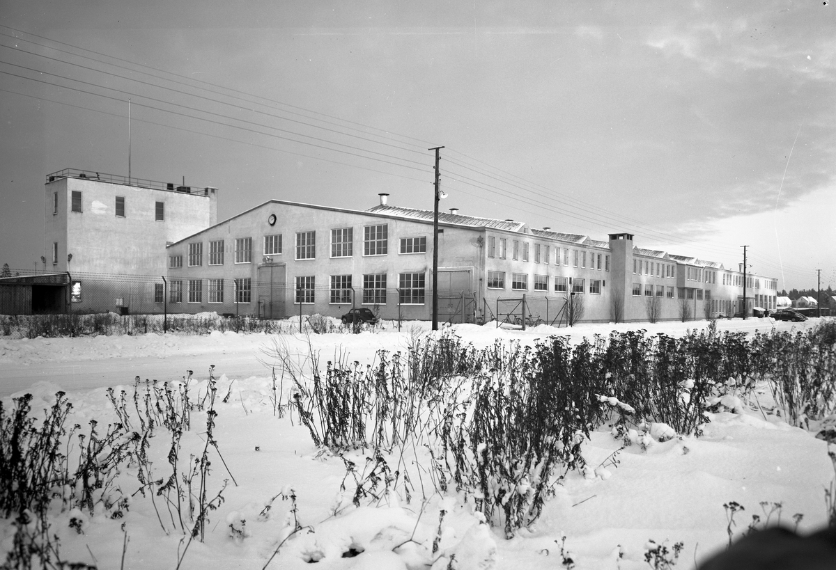 Vinterbild, den 9 mars 1954
Swendsén o Wikström Värmepannefabrik på Brynäs under 1940talet
hade man 300 anställda. Företaget köptes upp 1955 av Svenska Järnvägsverkstad och fick namnet ASJ - Parca
