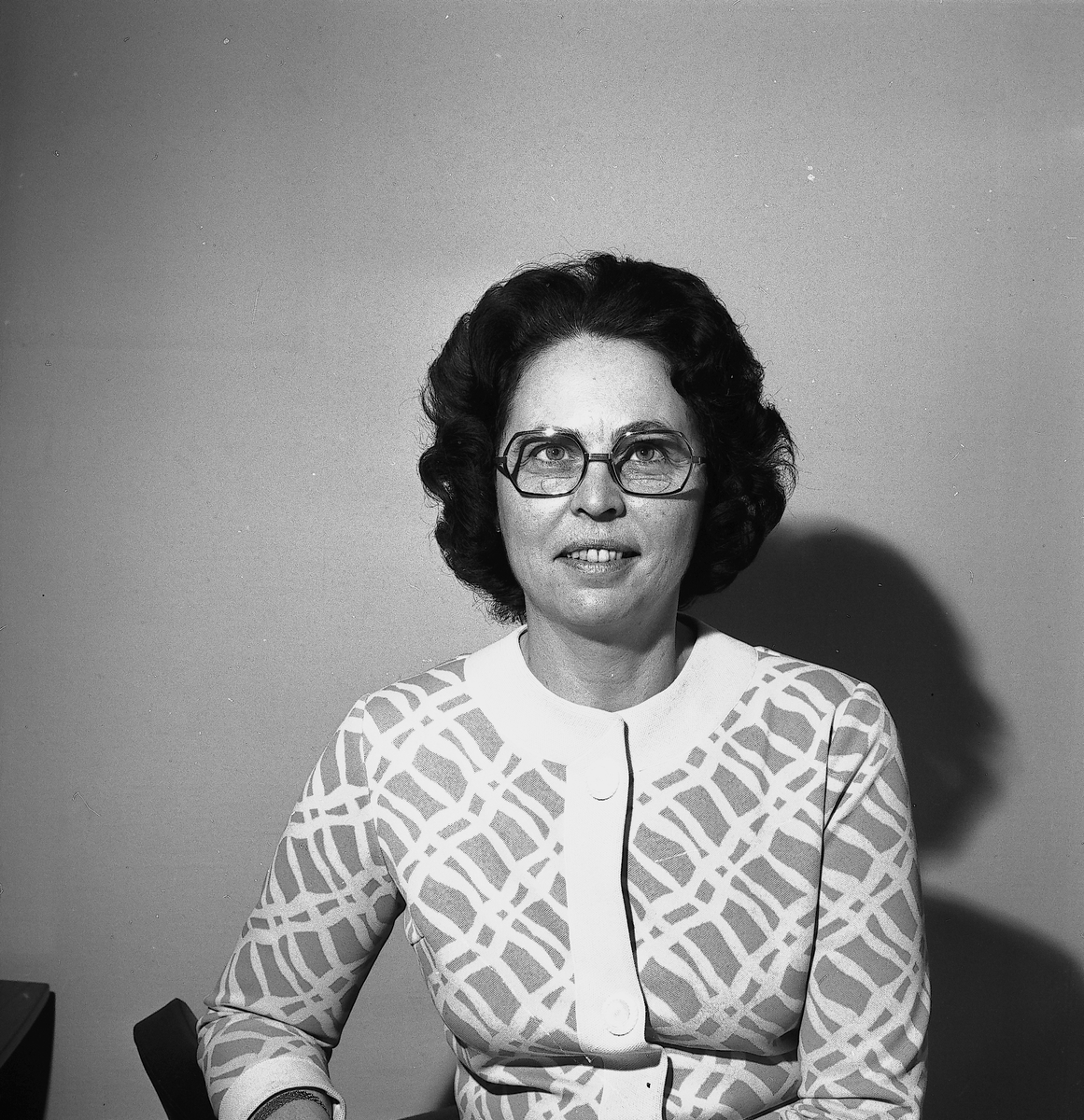 Okänd kvinna jobbar på Handels Avdelning 19. Gävle. Den 29 december 1972



