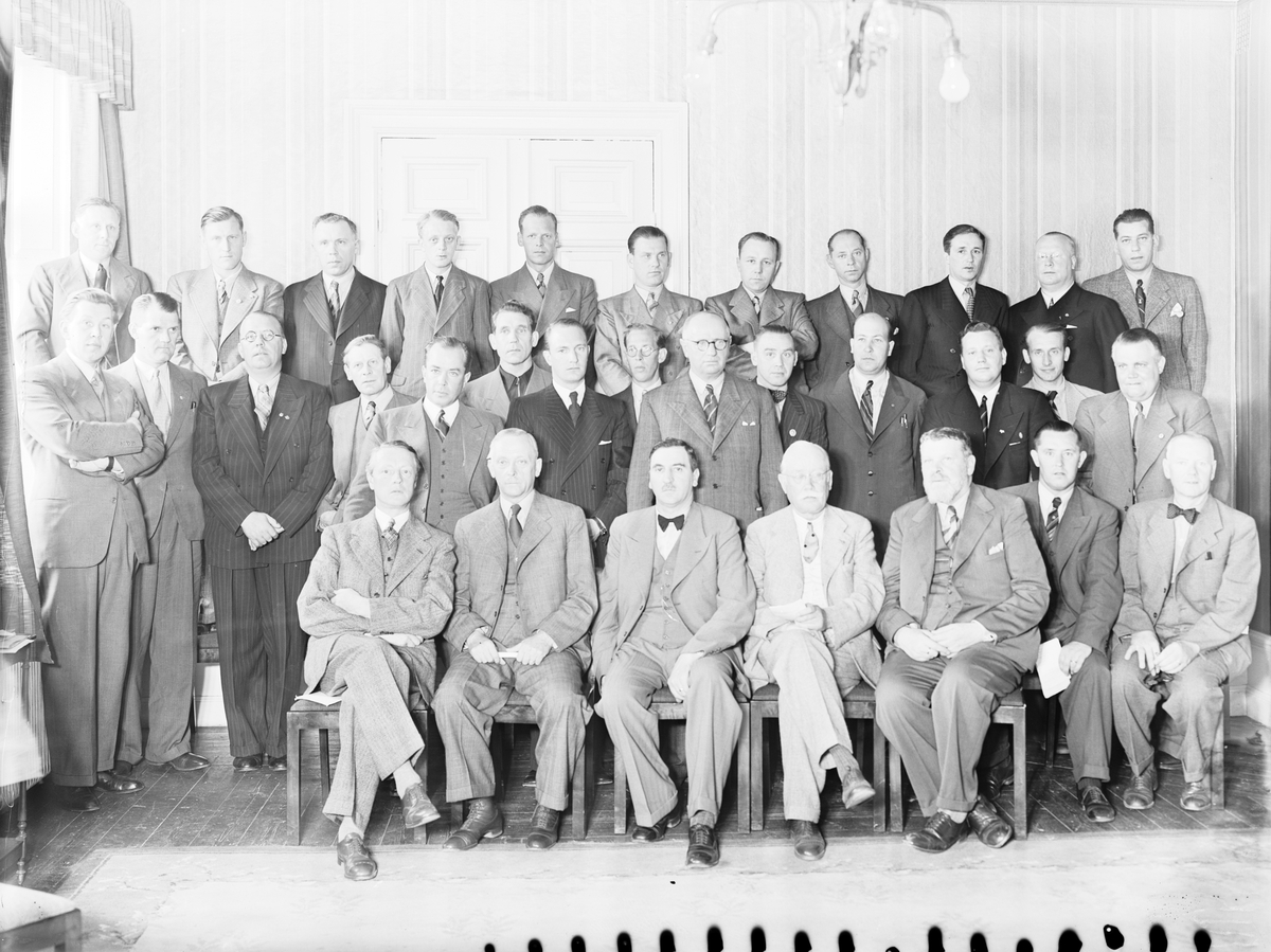 Elof Malmberg.
Grupp av sporthandlare, taget på Järnvägshotellet 21 augusti 1939.
