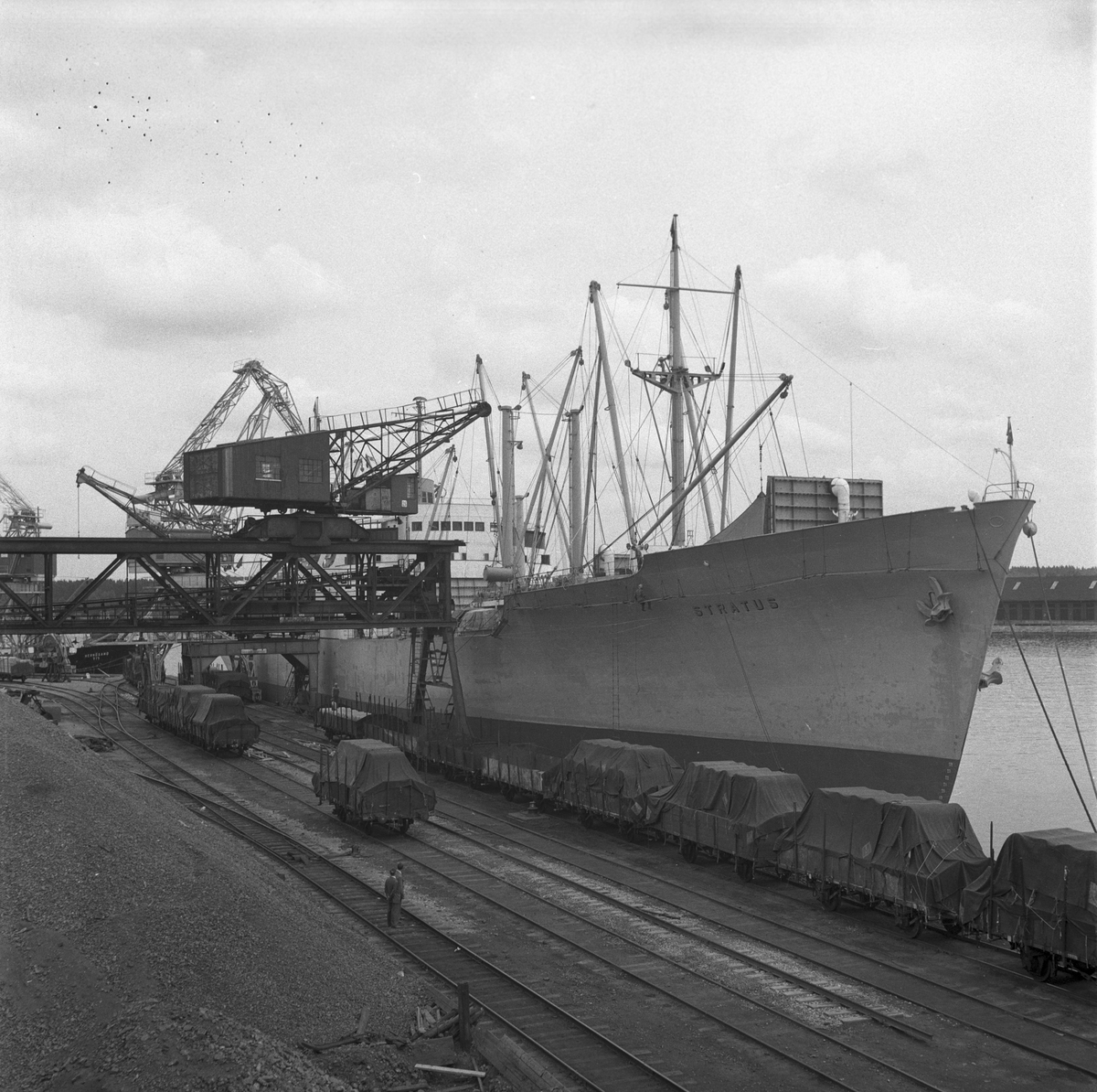 Fartyg i hamn. "Stratus". 24 juli 1953.