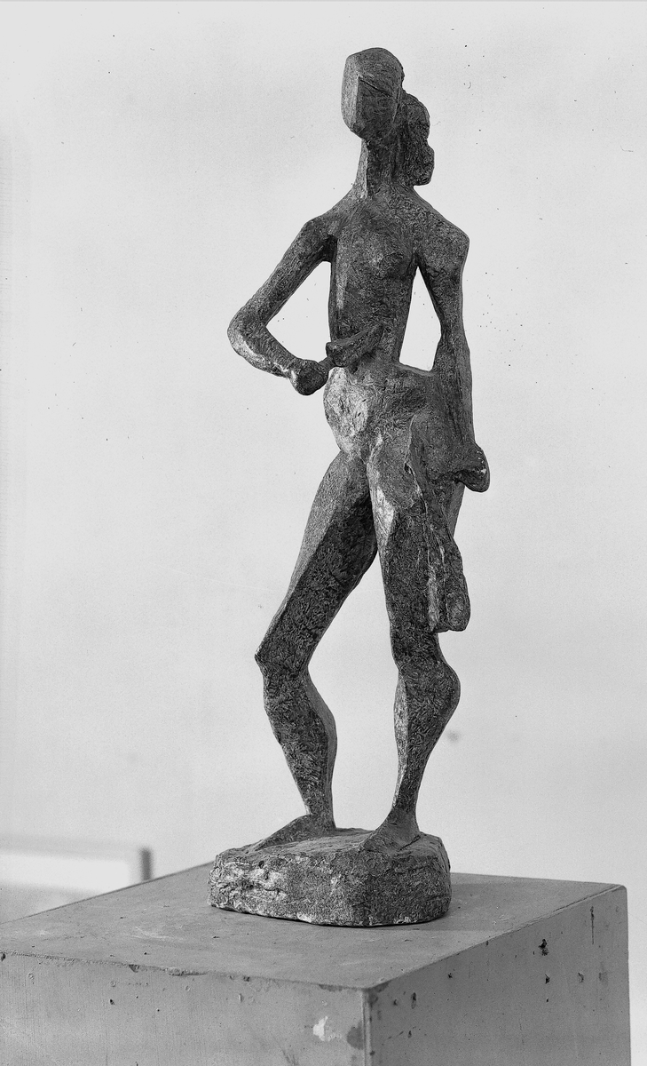 GÄVLE PORSLINSFABRIK
"Staty", L. Mannerheim. Utställning på museet. 22 februari 1955.