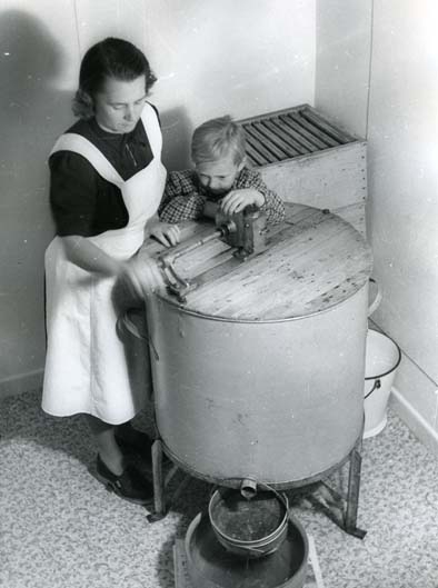 Adéle o son slungar honung, november 1951.