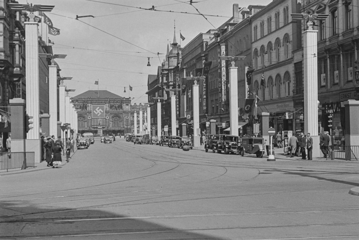 Markering av Nazi Gautag 9.-12. juni 1938. Fra Hannover i Tyskland. Bahnhofstrasse sett fra Kröpcke, i bakgrunnen Hannover Hauptbahnhof.