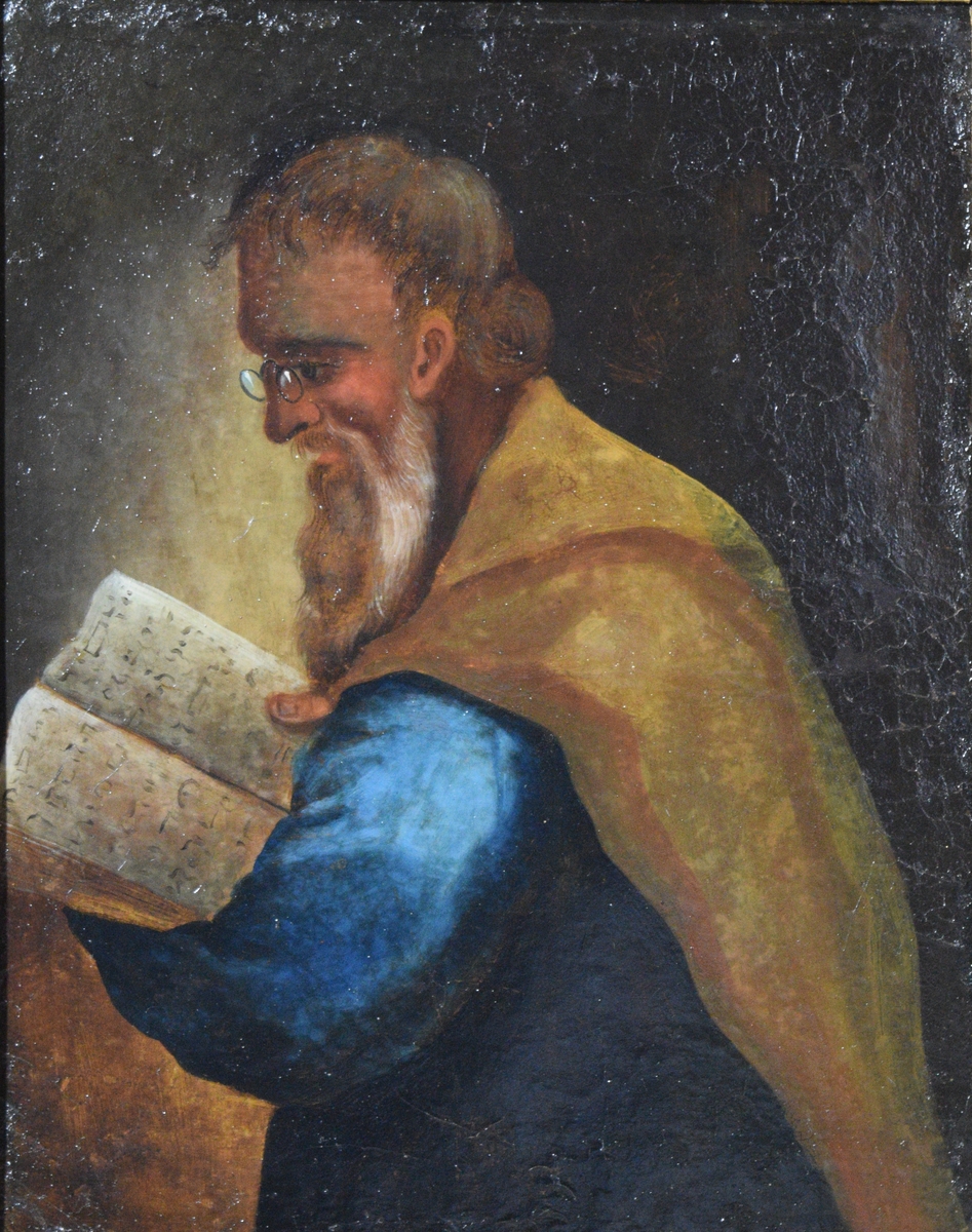Bildet viser en eldre mann med skjegg som leser i en bok med hebraisklignende bokstaver antydet. Mannen er vendt mot venstre og sees tilnærmet i profil. Haner kledd i en blå kjortel(?) og han har en gulbrun kappe over skuldrene. På nesten sitter en lorgnett.