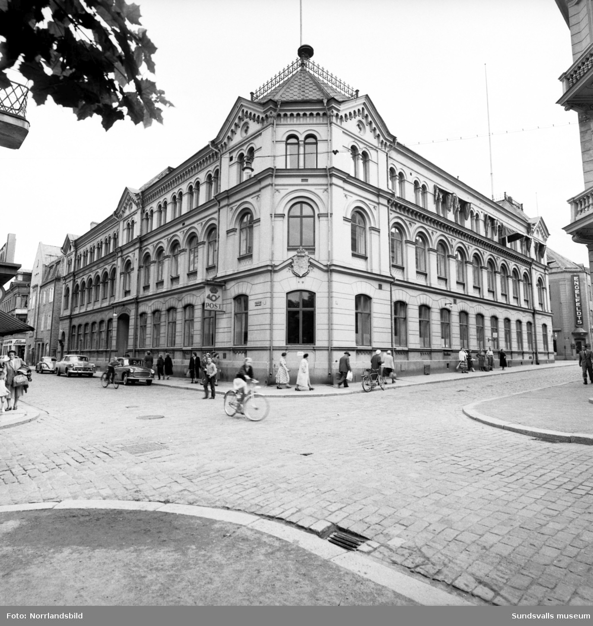 Gamla Telegraf- och posthuset i korsningen Kyrkogatan-Bankgatan taget från Vängåvan.