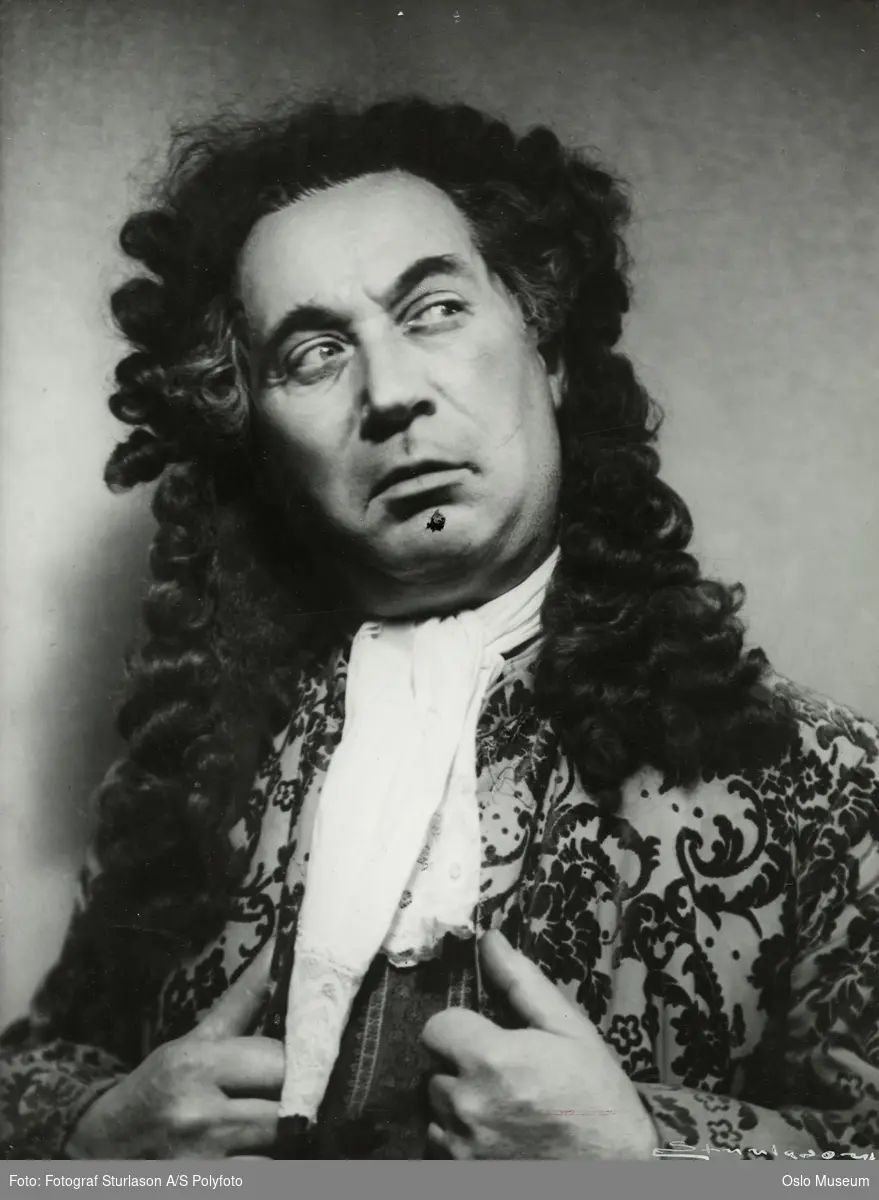 portrett, mann, skuespiller, rollebilde, Herman von Bremen i "Den politiske kannestøper" på Nationaltheatret, brystbilde, kostyme
