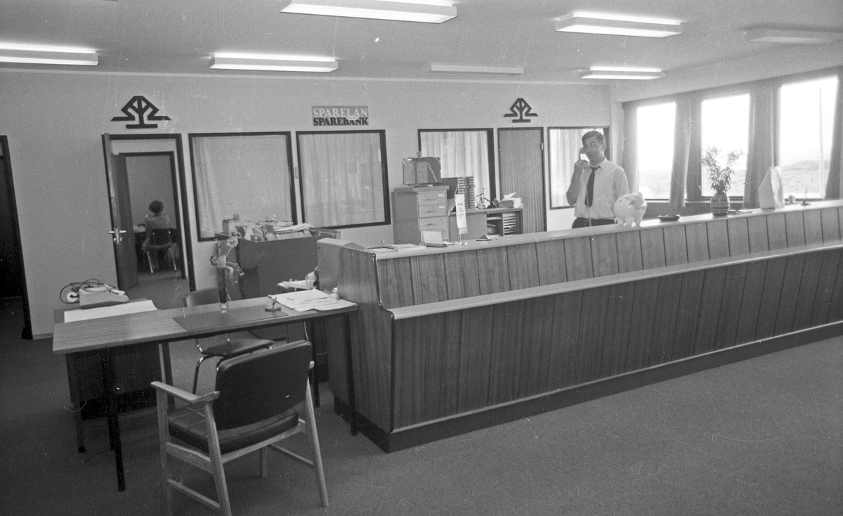 Tysvær Rådhus. Kommunesenter. Barnehage og sparebank. Interiør og eksteriør.