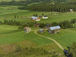 Gård. Kværnum (uttales Kveinnum i Gausdal) Østre Gausdal. Rø