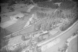 Rybakken gård, Øyer, 1953, oversiktsbilde, kjøkkenhage, jord