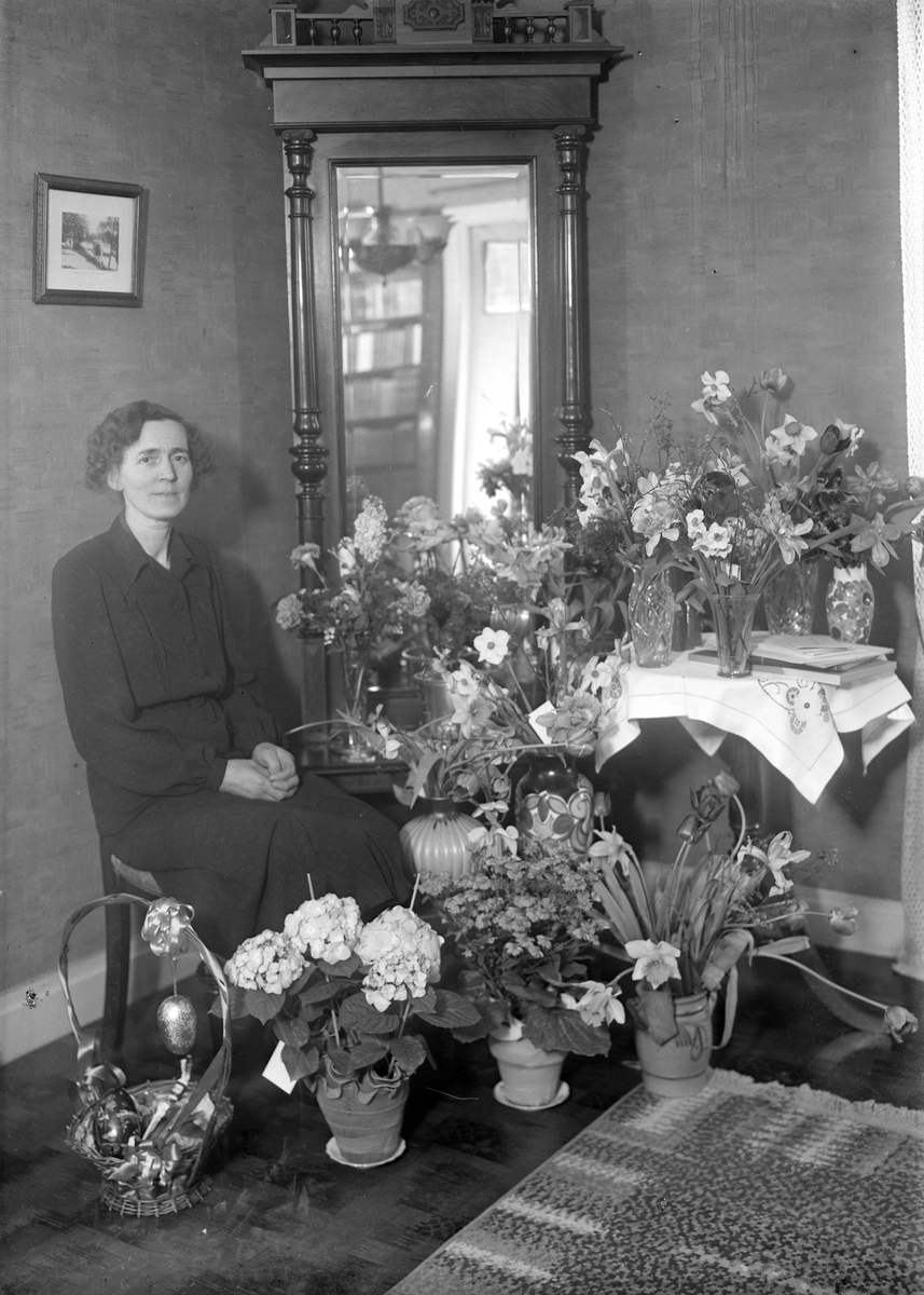 Fru Karlsson, 50 år, Sikvik. Foto i april 1943.