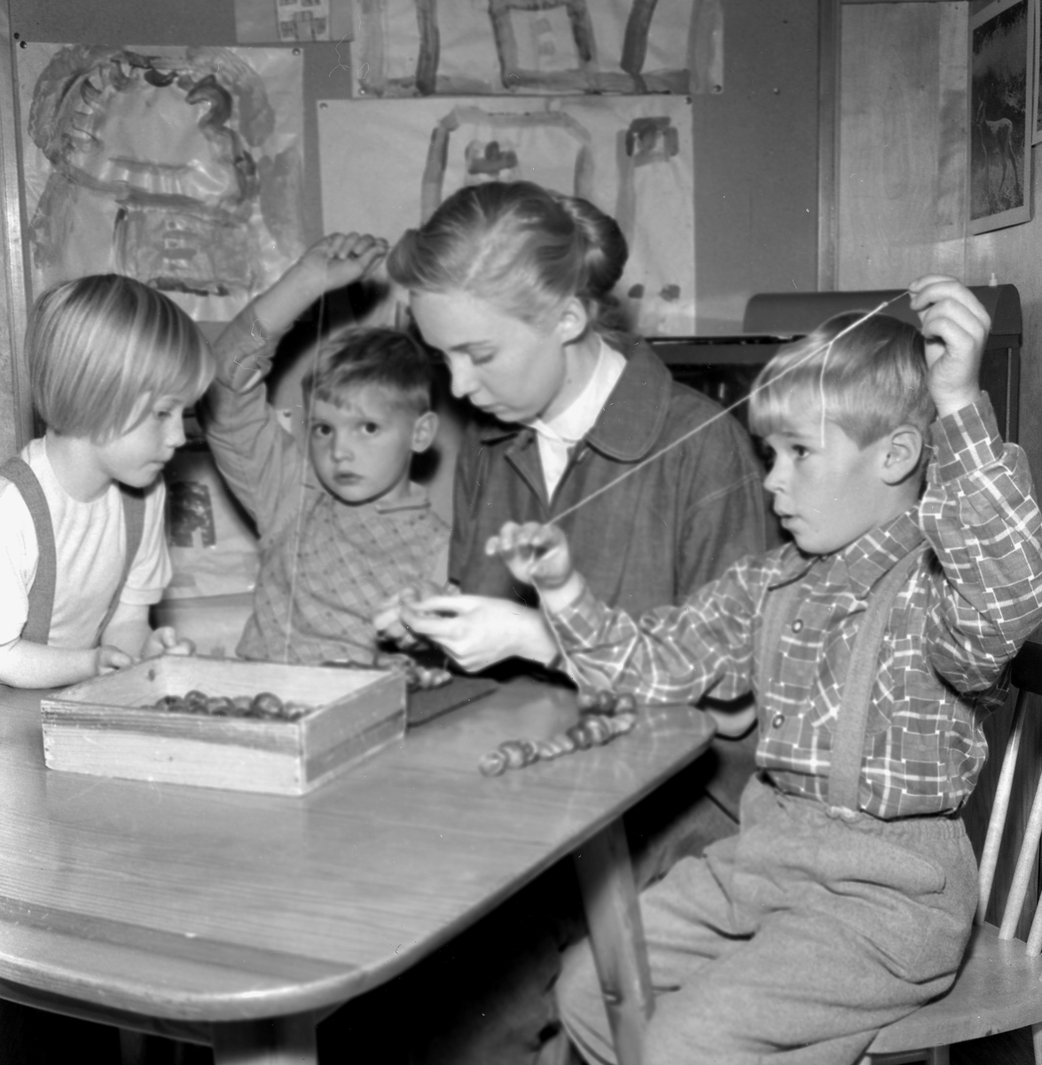Barnträdgårdar. Bildsidan.
31 oktober 1955.