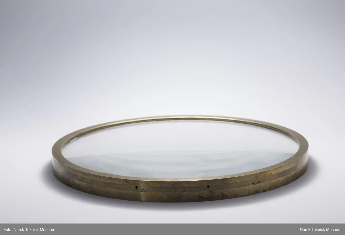 11 - 1200 ganger forstørrelse. Objektivdiameter ca. 37 cm.