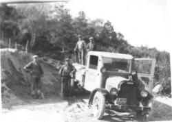 Laurits Lie (f. 1908) med lastebilen sin