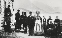 Brudlaupslag, krunebrur, brurebunad, brudlapsgjester, menn m