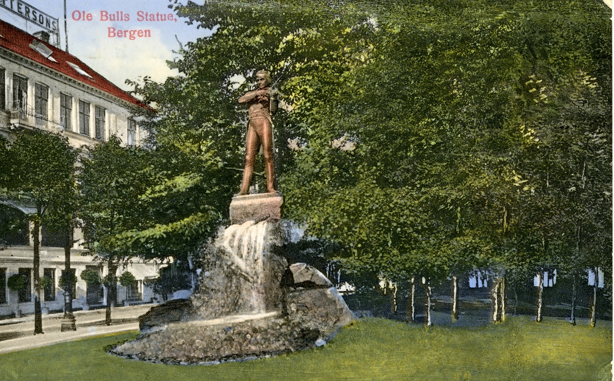 Prospektkort av Ole Bull-statuen i Bergen.