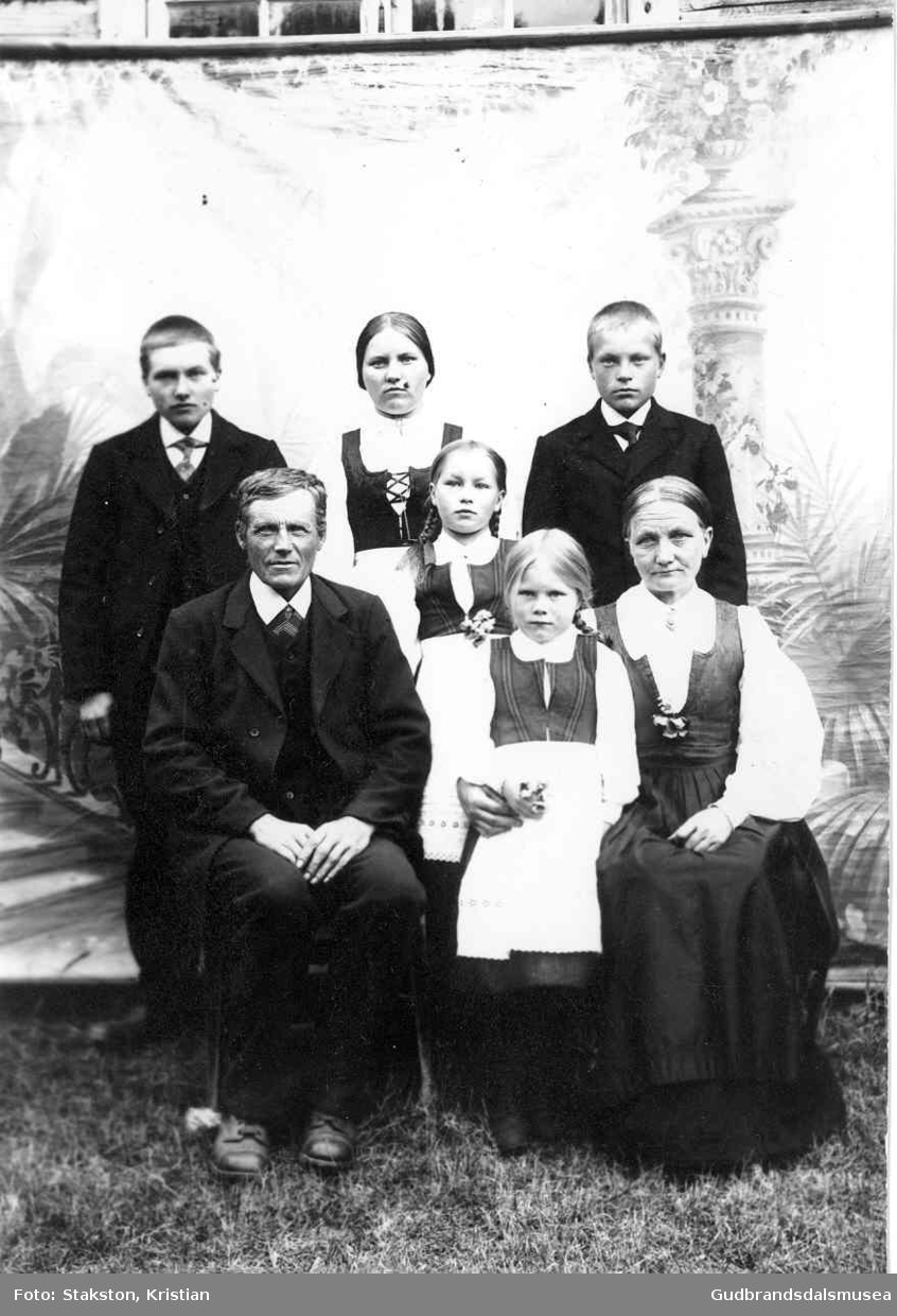 Jo Strind (f. Marstein 1860) med familie