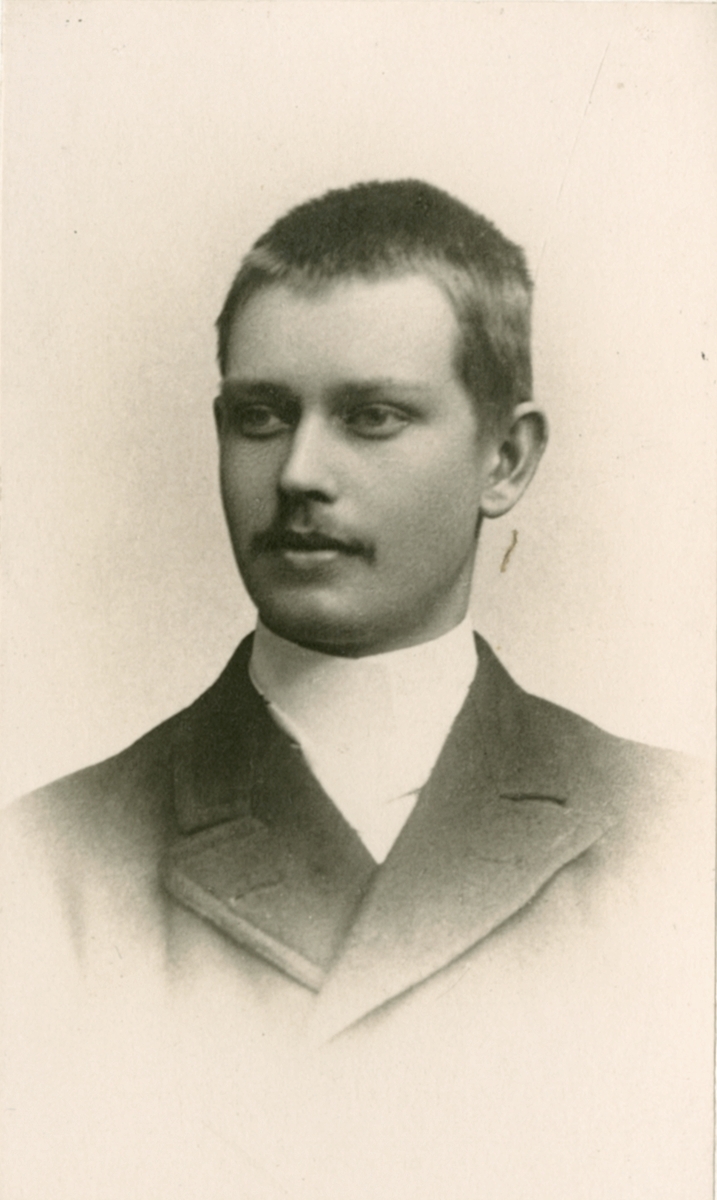 Portrett av Christian Anker Bachke, fotografert i 1893.