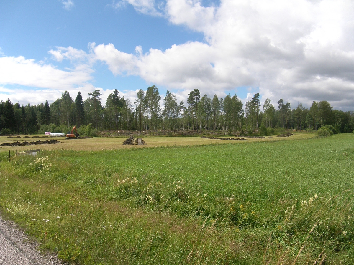 Arkeologisk utredning, schakt i nordöstra åkern, Marma, Alunda socken, Uppland 2016