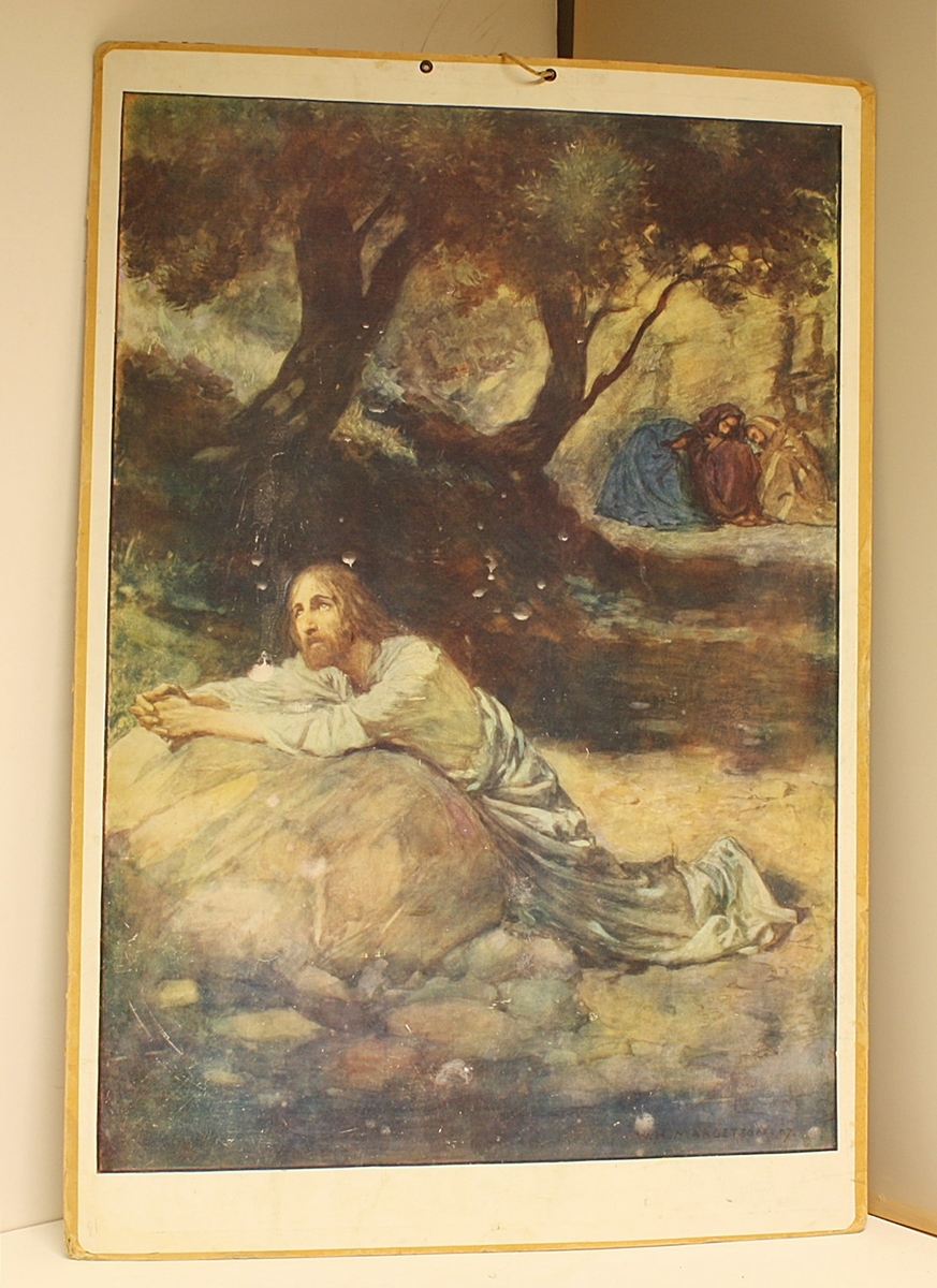 En person i forgrunnen som ber. Jesus i Getsemane-hagen. Tre av disiplane søv i bakgrunnen