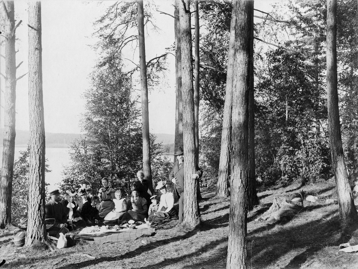 Utflykt på ön i Nora,början av 1900-talet.