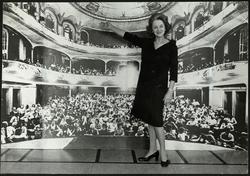 Aase Bye i Nationaltheatret.